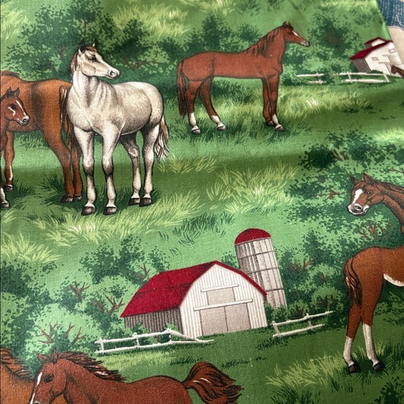 Horse Print Fabric with Barn Scene - Picture 3 of 3